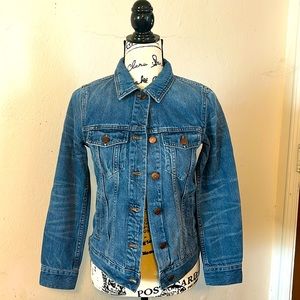 New w tag Madewell denim jacket. Perfect for spring and currently trending.